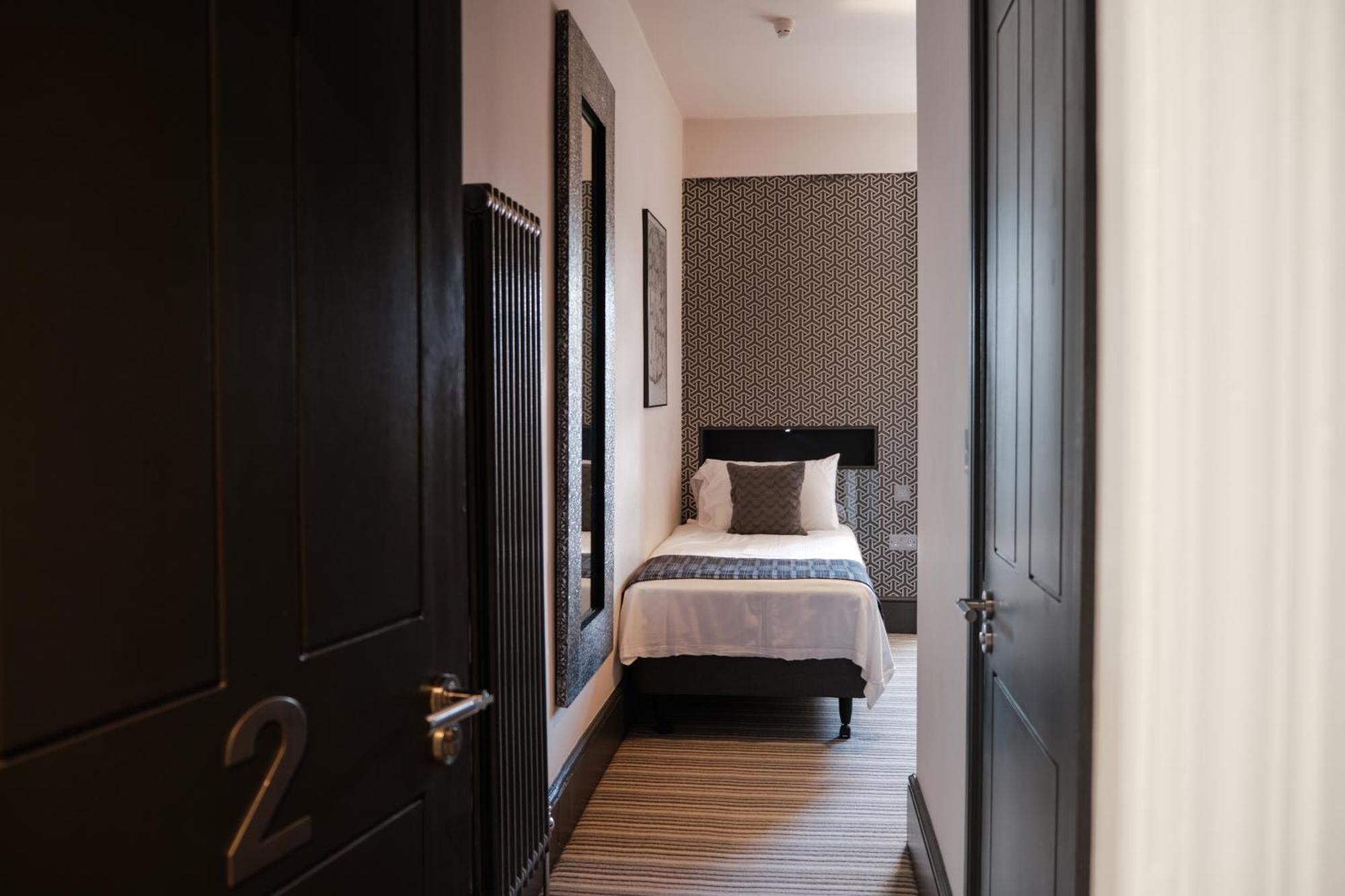 Single Room with Bathroom,1510288981:JPEG